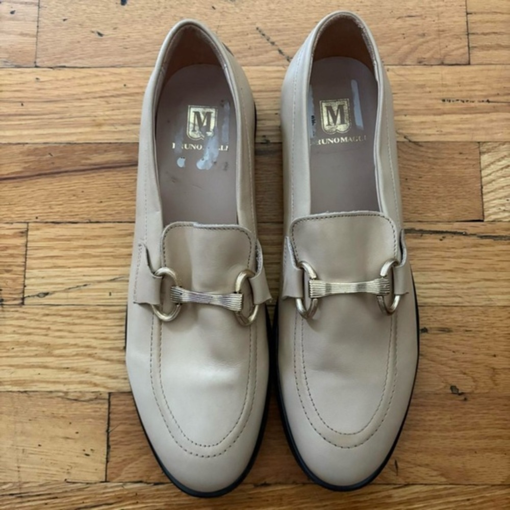 Bruno Magli Cream Loafers Size 9.5